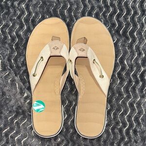 NWOT SPERRY FLIP FLOPS